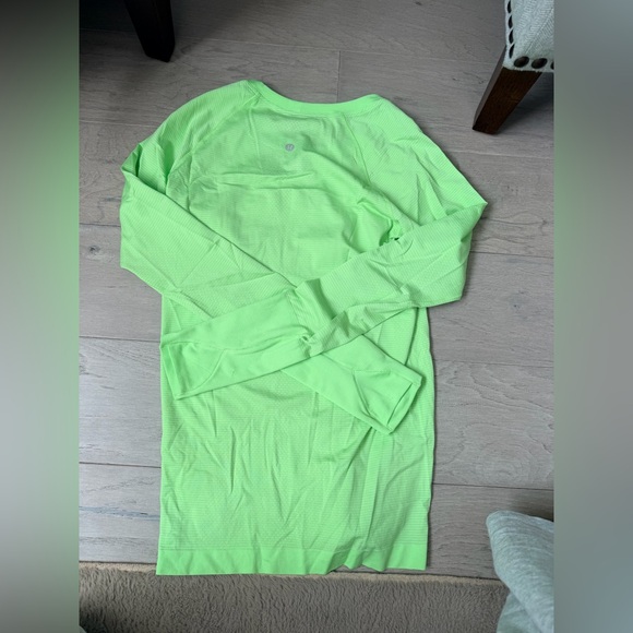 LULULEMON SWIFTLY LONG SLEEVE 2.0 NEO MINT - Picture 2 of 4
